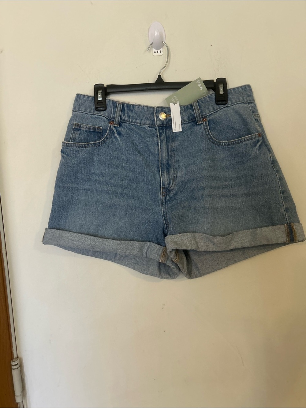 NWT H&M Mom fit
High waist Size 10